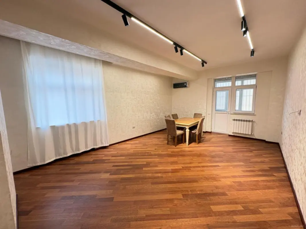 Satılır 3 otaqlı mənzil 130 m²