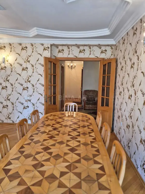 Satılır 4 otaqlı mənzil 180 m²