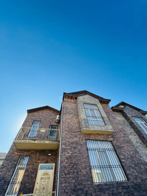 Satılır 5 otaqlı həyət evi 130 m²