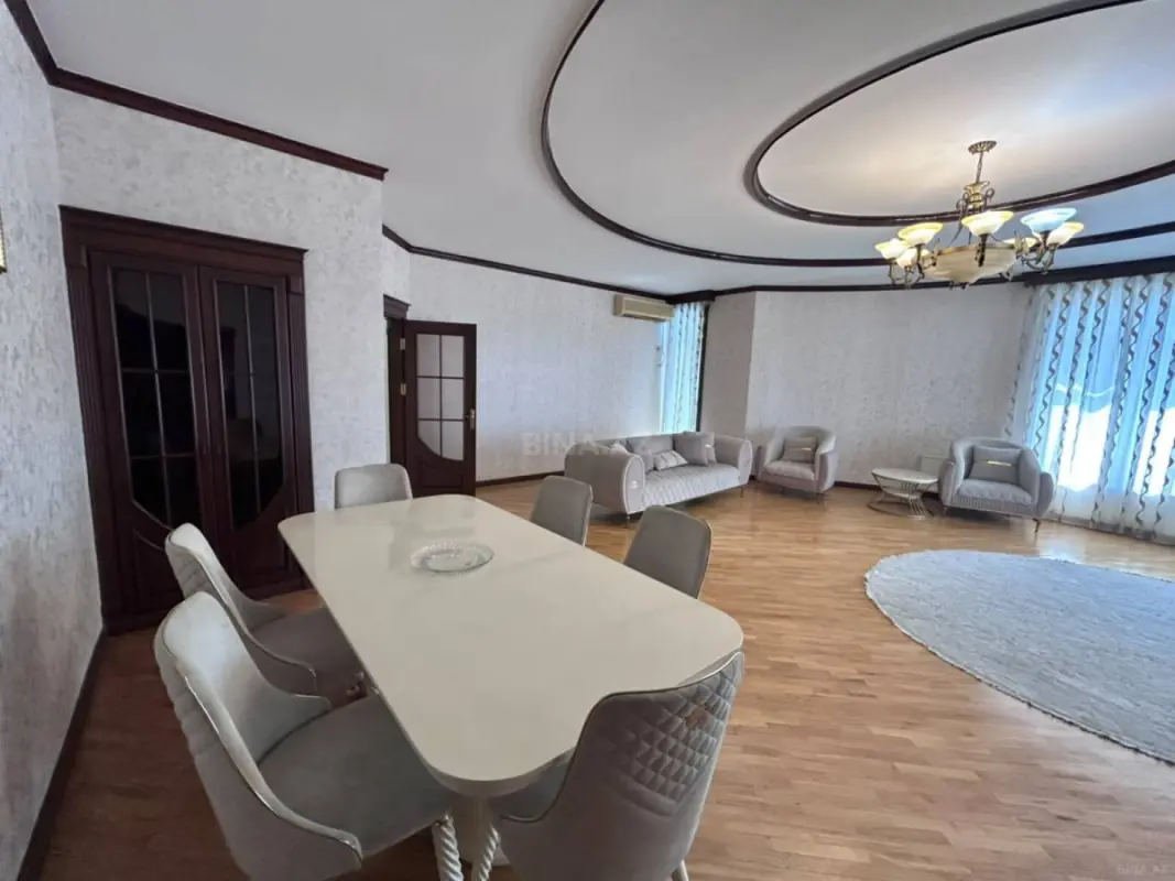 Kirayə verilir 4 otaqlı mənzil 200 m²