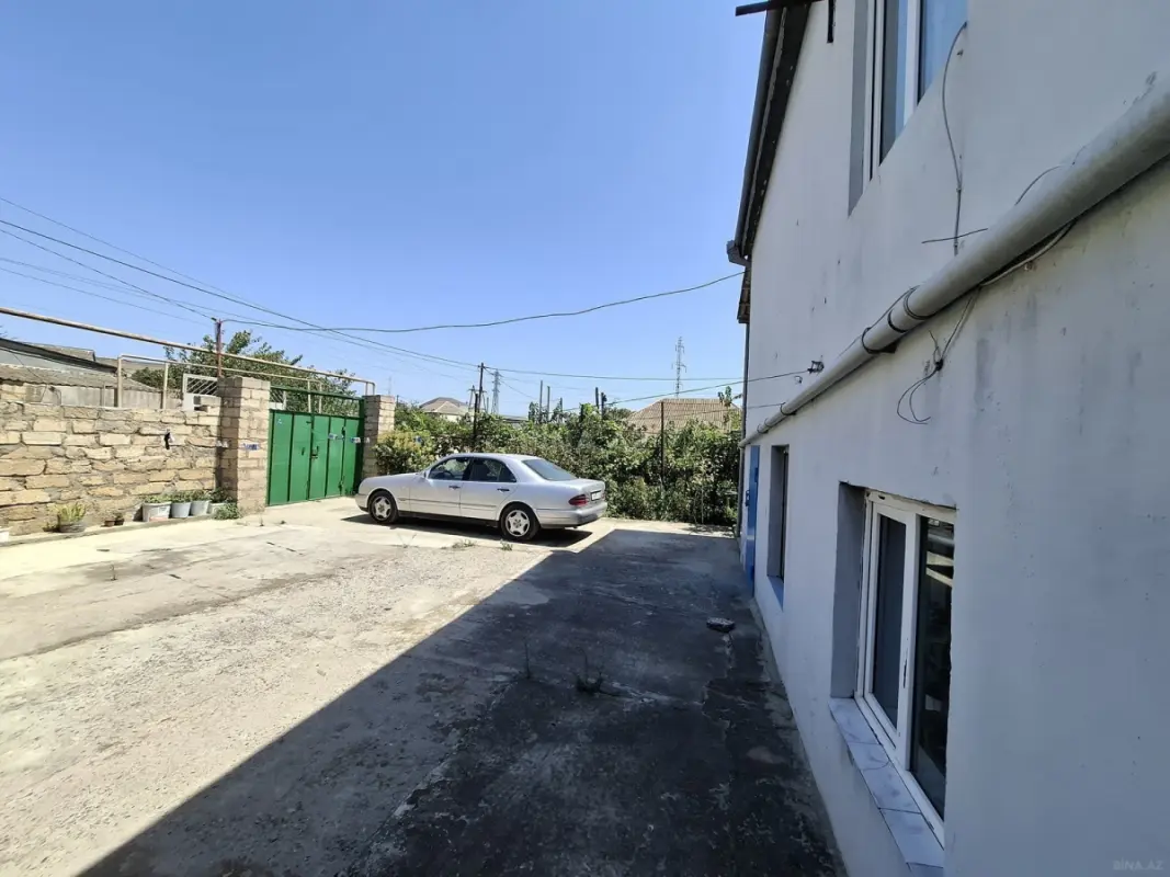 Satılır 6 otaqlı həyət evi 200 m²