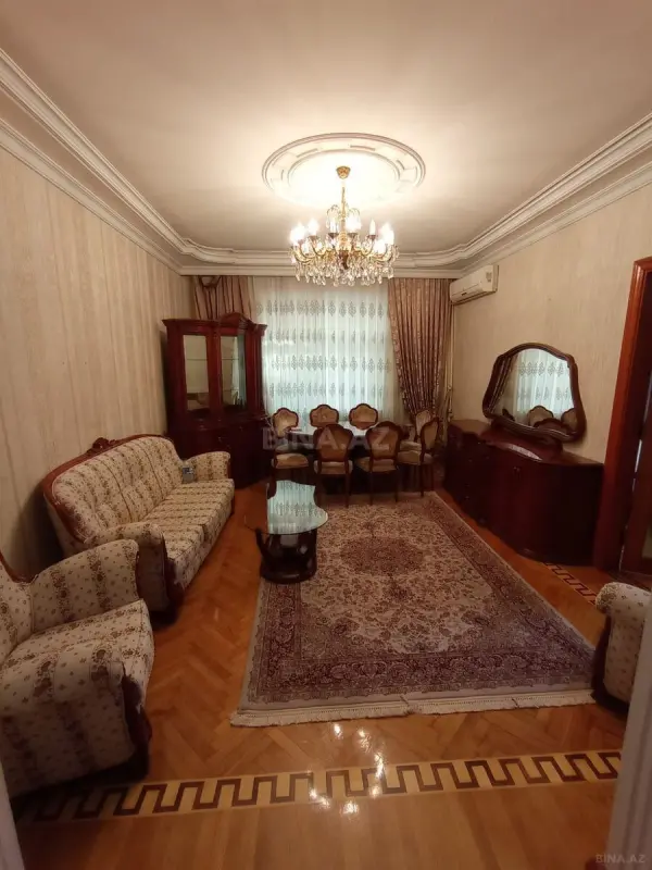 Kirayə verilir 4 otaqlı mənzil 135 m²