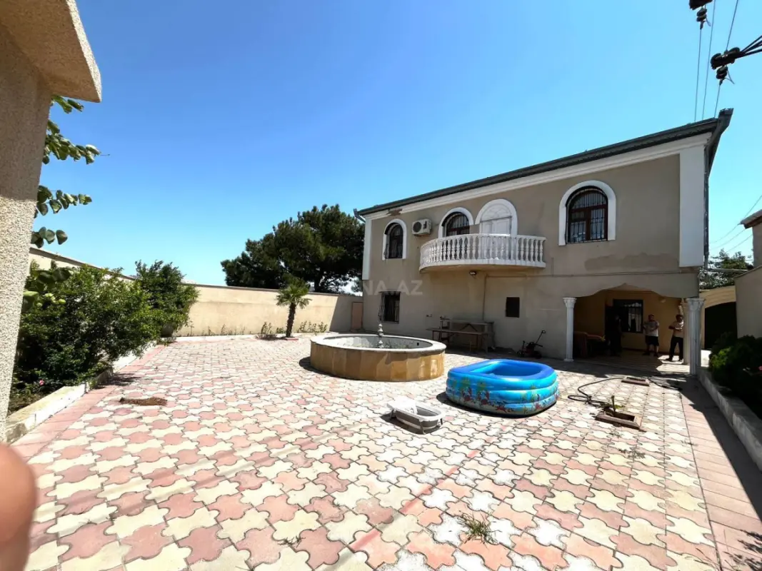 Satılır 9 otaqlı həyət evi 420 m²
