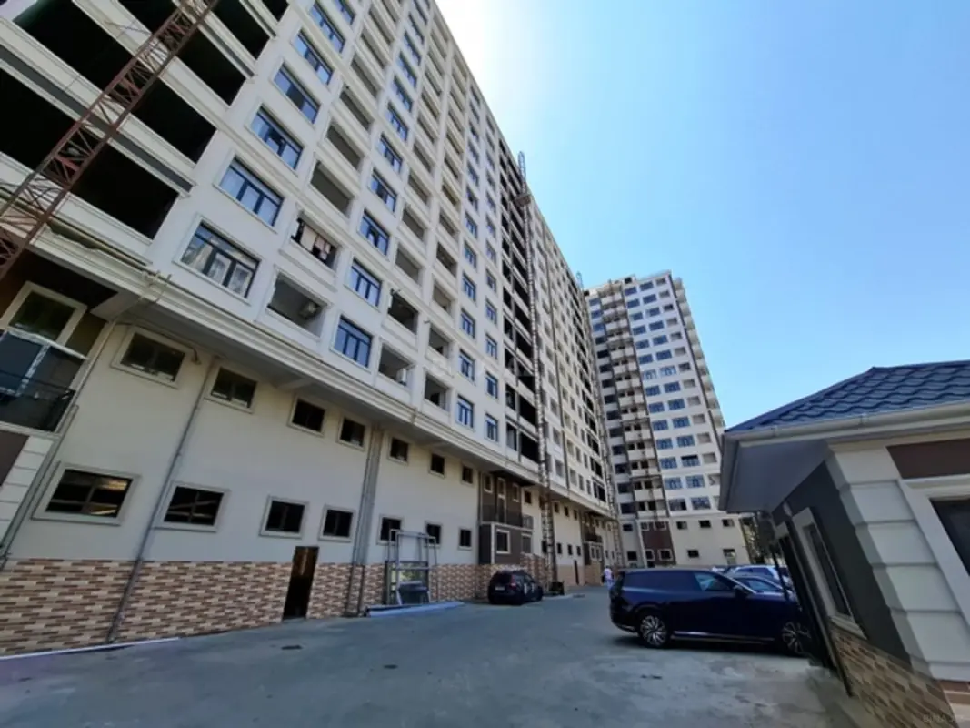 Satılır 4 otaqlı mənzil 110 m²