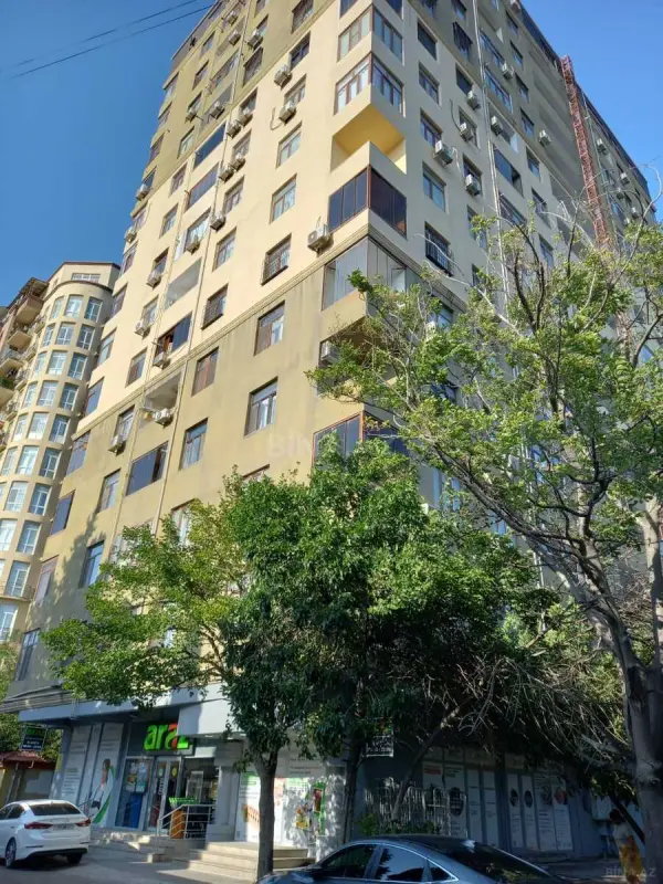 Satılır 3 otaqlı mənzil 105 m²