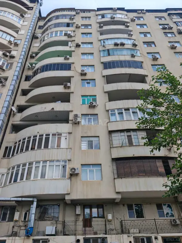 Satılır 3 otaqlı mənzil 158 m²