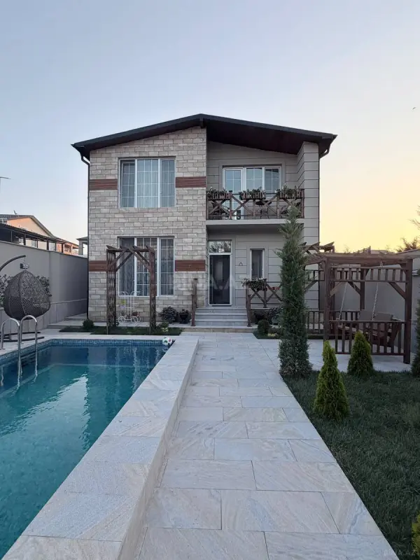 Satılır 6 otaqlı həyət evi 200 m²