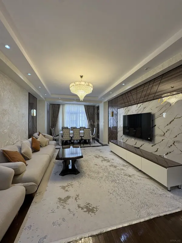 Satılır 4 otaqlı mənzil 215 m²