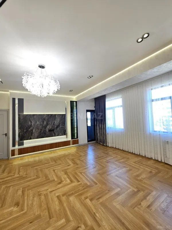Satılır 4 otaqlı mənzil 110 m²