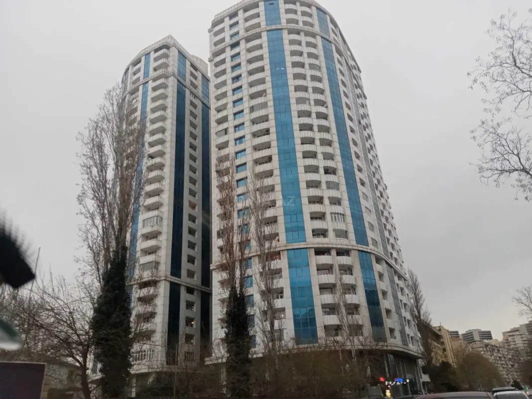 Satılır 3 otaqlı mənzil 125 m²