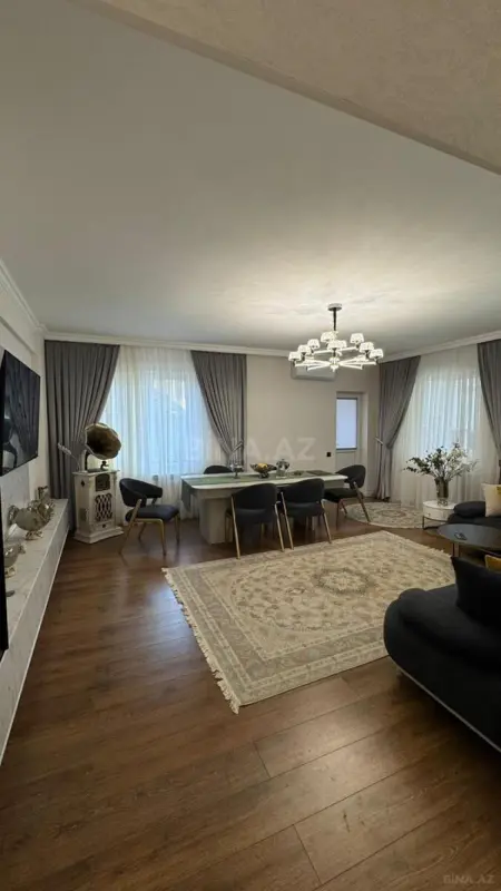 Satılır 3 otaqlı mənzil 136 m²