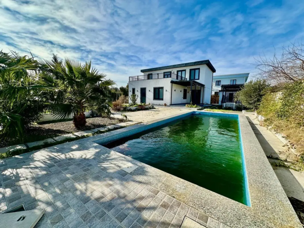 Satılır 5 otaqlı həyət evi 260 m²