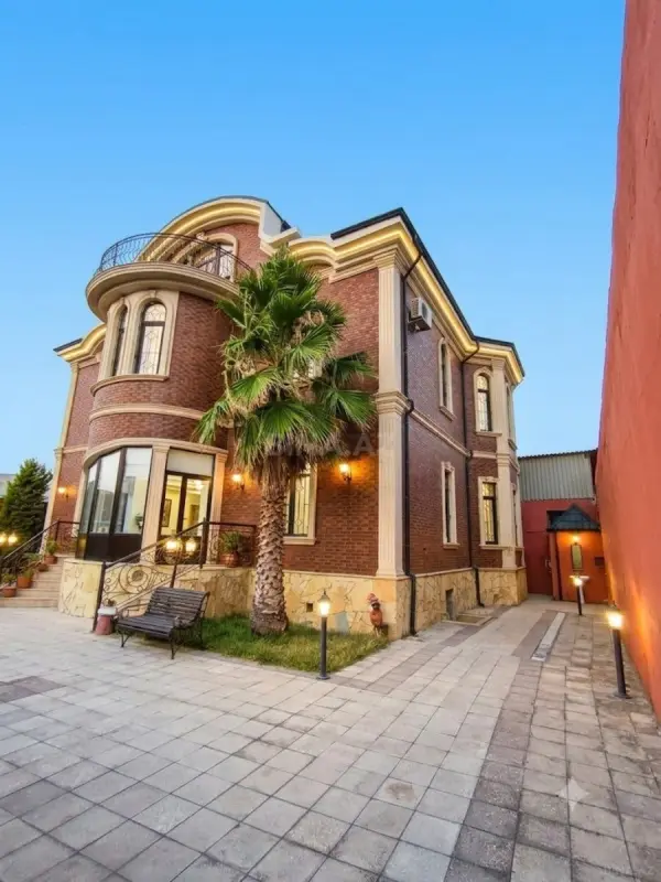 Satılır 7 otaqlı həyət evi 400 m²