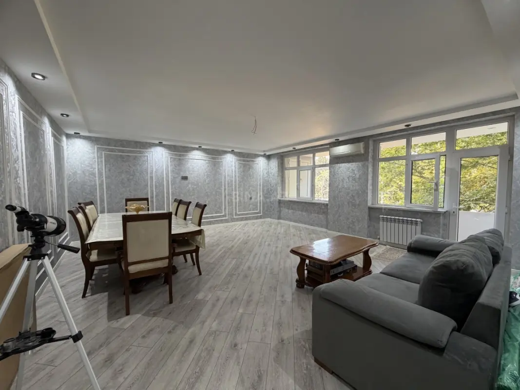 Satılır 5 otaqlı mənzil 120 m²