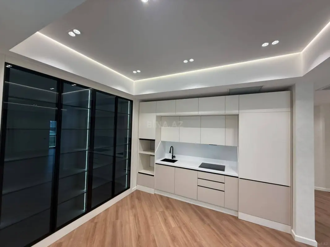 Satılır 3 otaqlı mənzil 148 m²