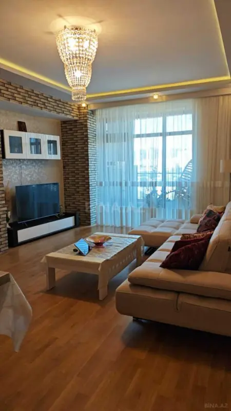 Satılır 3 otaqlı mənzil 148 m²