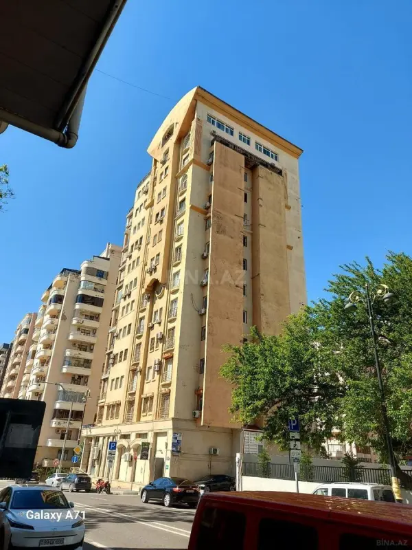 Satılır 4 otaqlı mənzil 110 m²