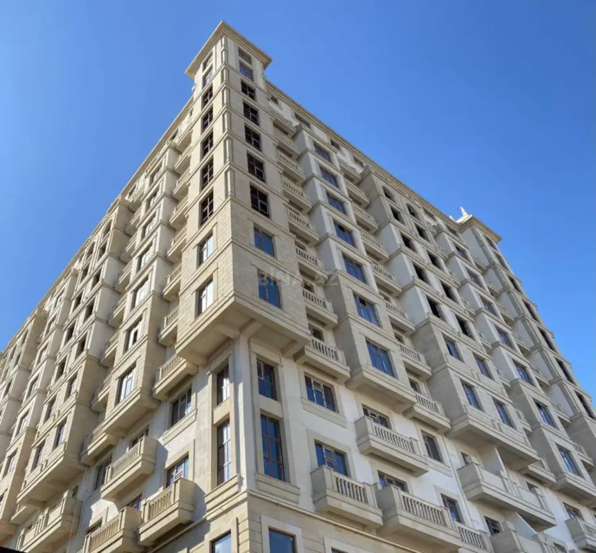 Satılır 4 otaqlı mənzil 176 m²
