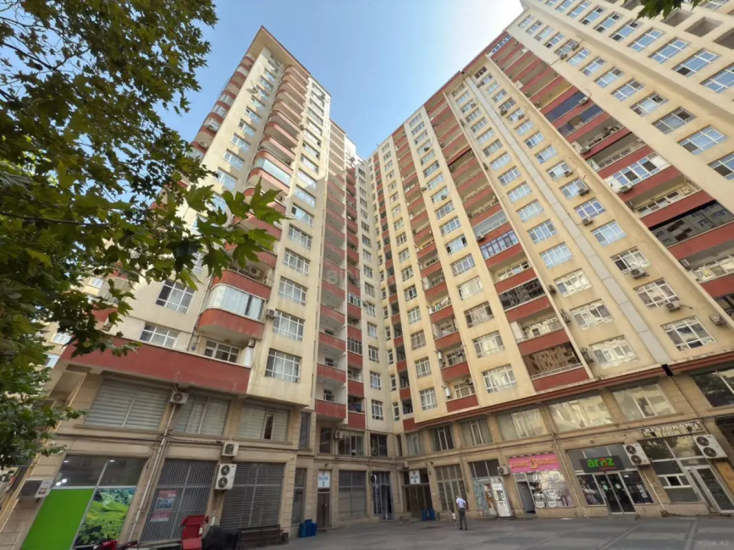 Satılır 3 otaqlı mənzil 138 m²