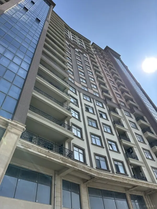 Satılır 3 otaqlı mənzil 140 m²