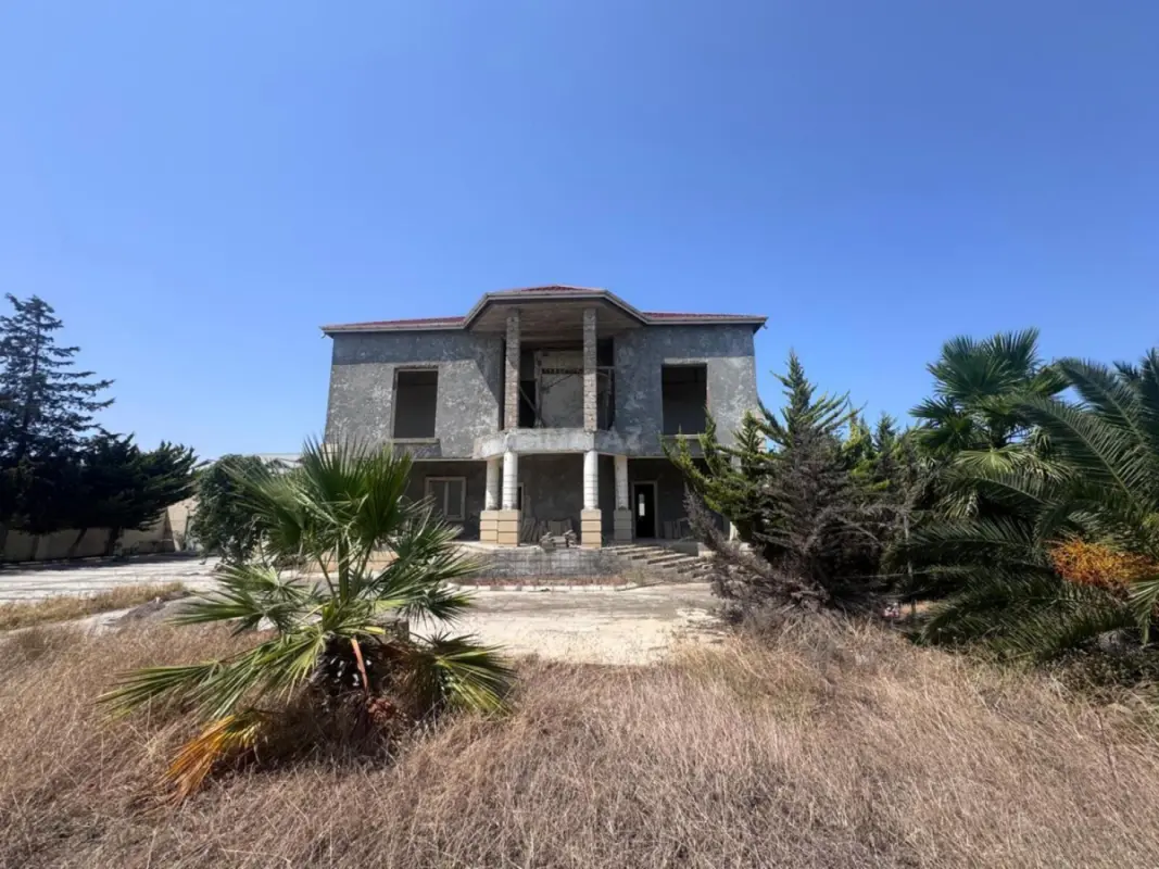 Satılır 8 otaqlı həyət evi 650 m²