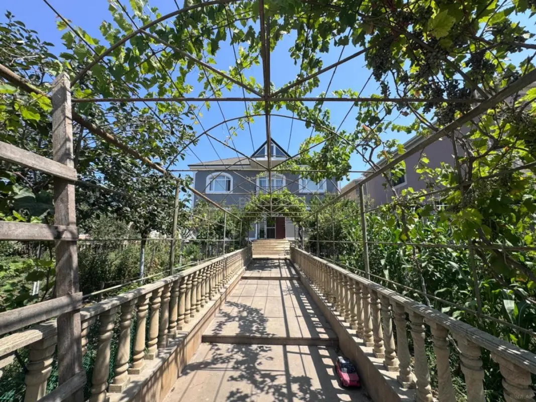 Satılır 6 otaqlı həyət evi 250 m²
