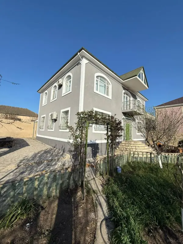 Satılır 7 otaqlı həyət evi 220 m²