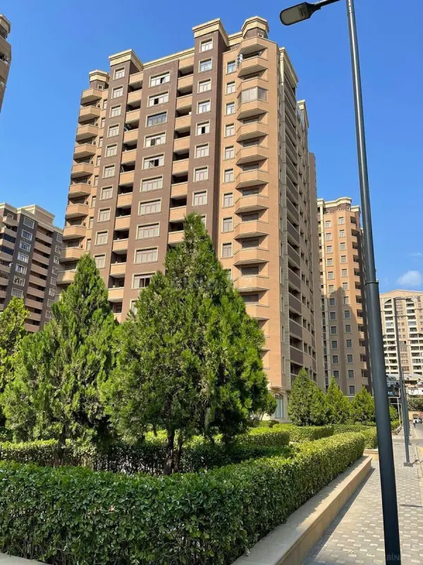 Satılır 4 otaqlı mənzil 185.5 m²