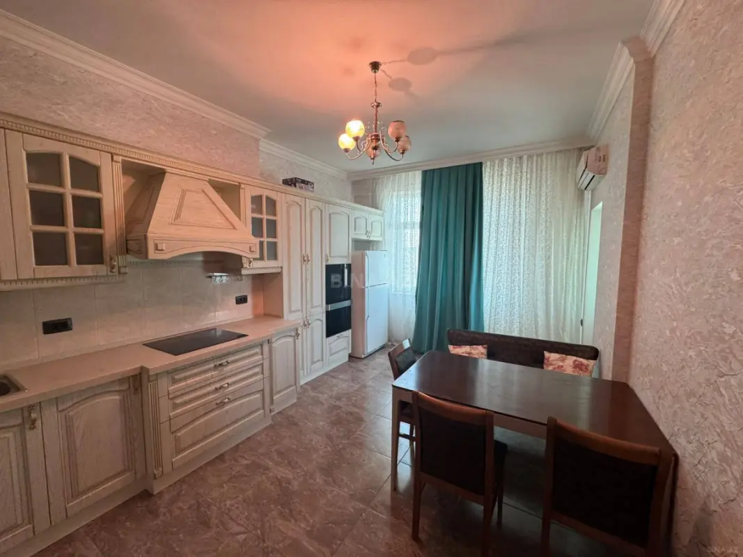 Kirayə verilir 3 otaqlı mənzil 130 m²