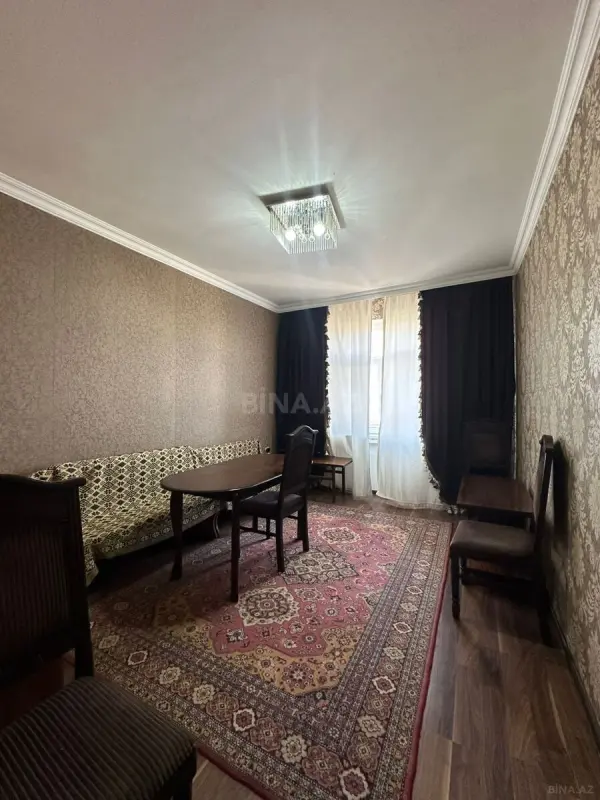 Satılır 5 otaqlı mənzil 120 m²