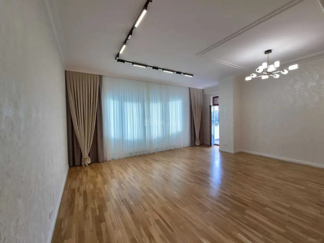 Satılır 4 otaqlı mənzil 153 m²