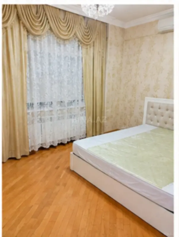 Kirayə verilir 3 otaqlı mənzil 145 m²