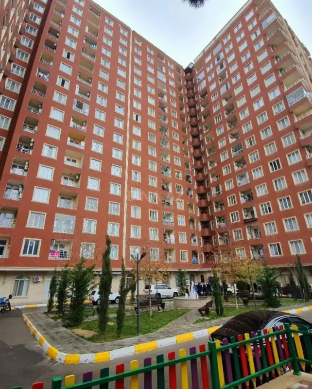 Satılır 3 otaqlı mənzil 111 m²