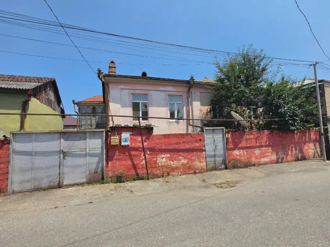 Satılır 8 otaqlı həyət evi 160 m²