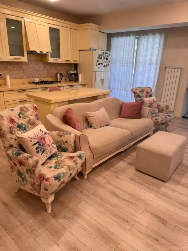 Satılır 3 otaqlı mənzil 110 m²
