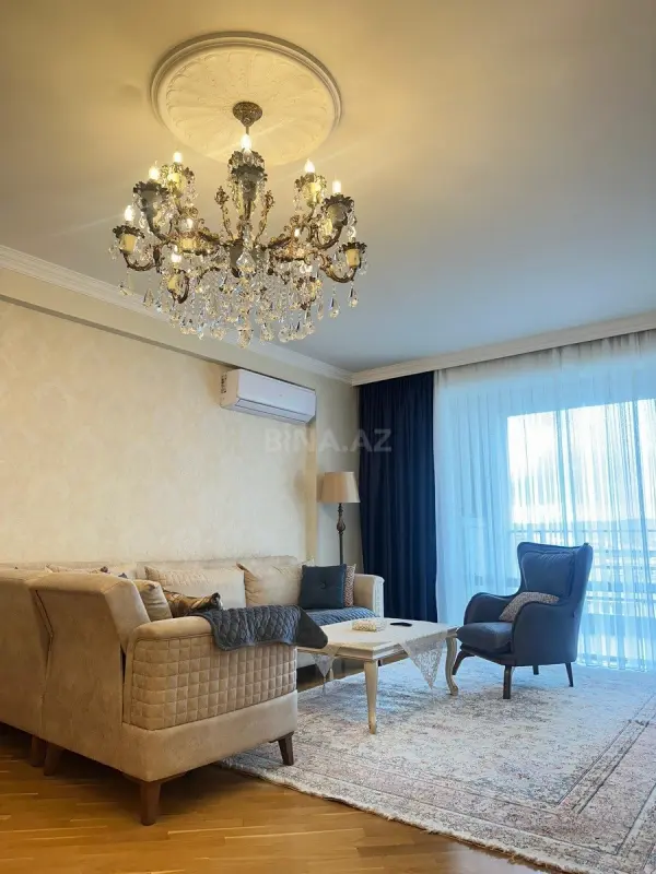 Satılır 3 otaqlı mənzil 150 m²