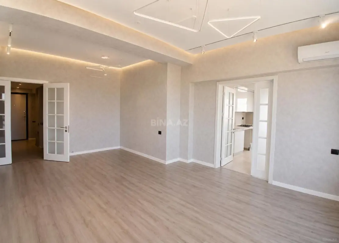 Satılır 3 otaqlı mənzil 122 m²