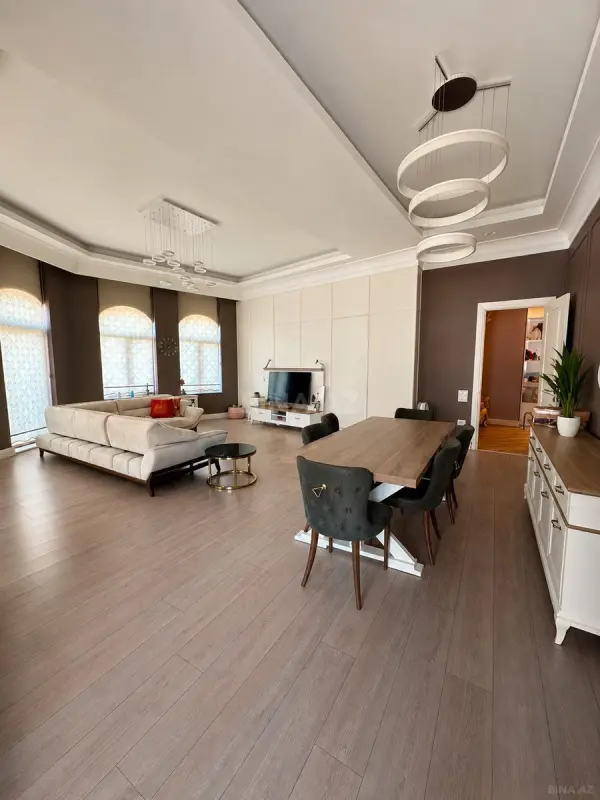 Kirayə verilir 5 otaqlı mənzil 235 m²