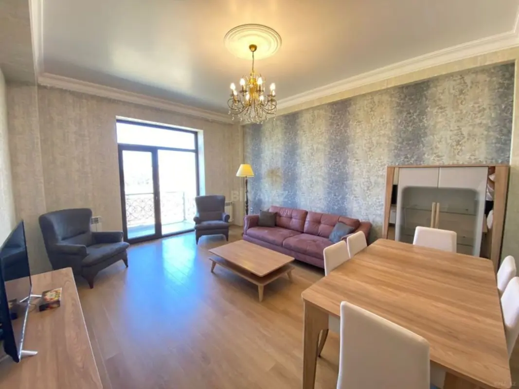 Kirayə verilir 2 otaqlı mənzil 95 m²