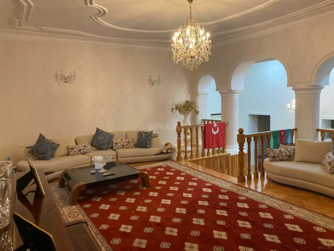 Satılır 6 otaqlı həyət evi 550 m²