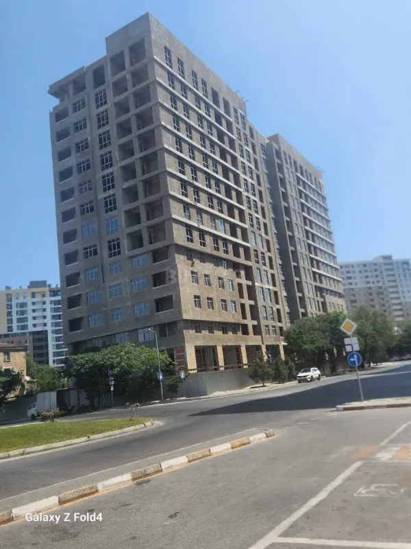 Satılır 3 otaqlı mənzil 156 m²