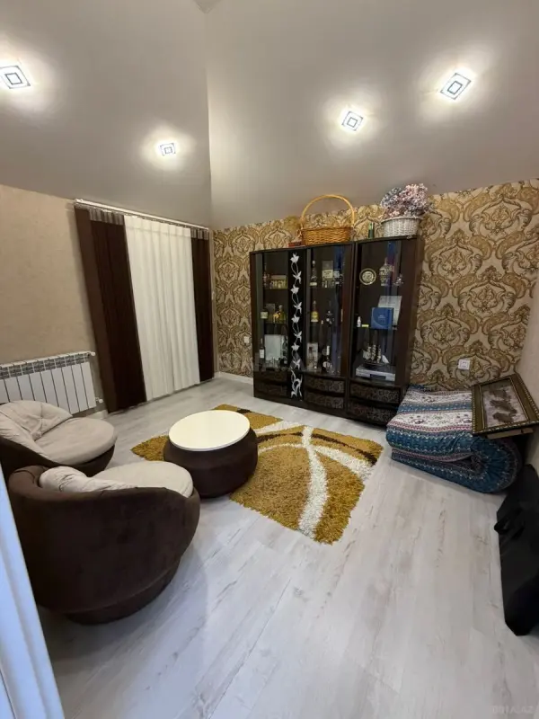 Satılır 7 otaqlı həyət evi 240 m²