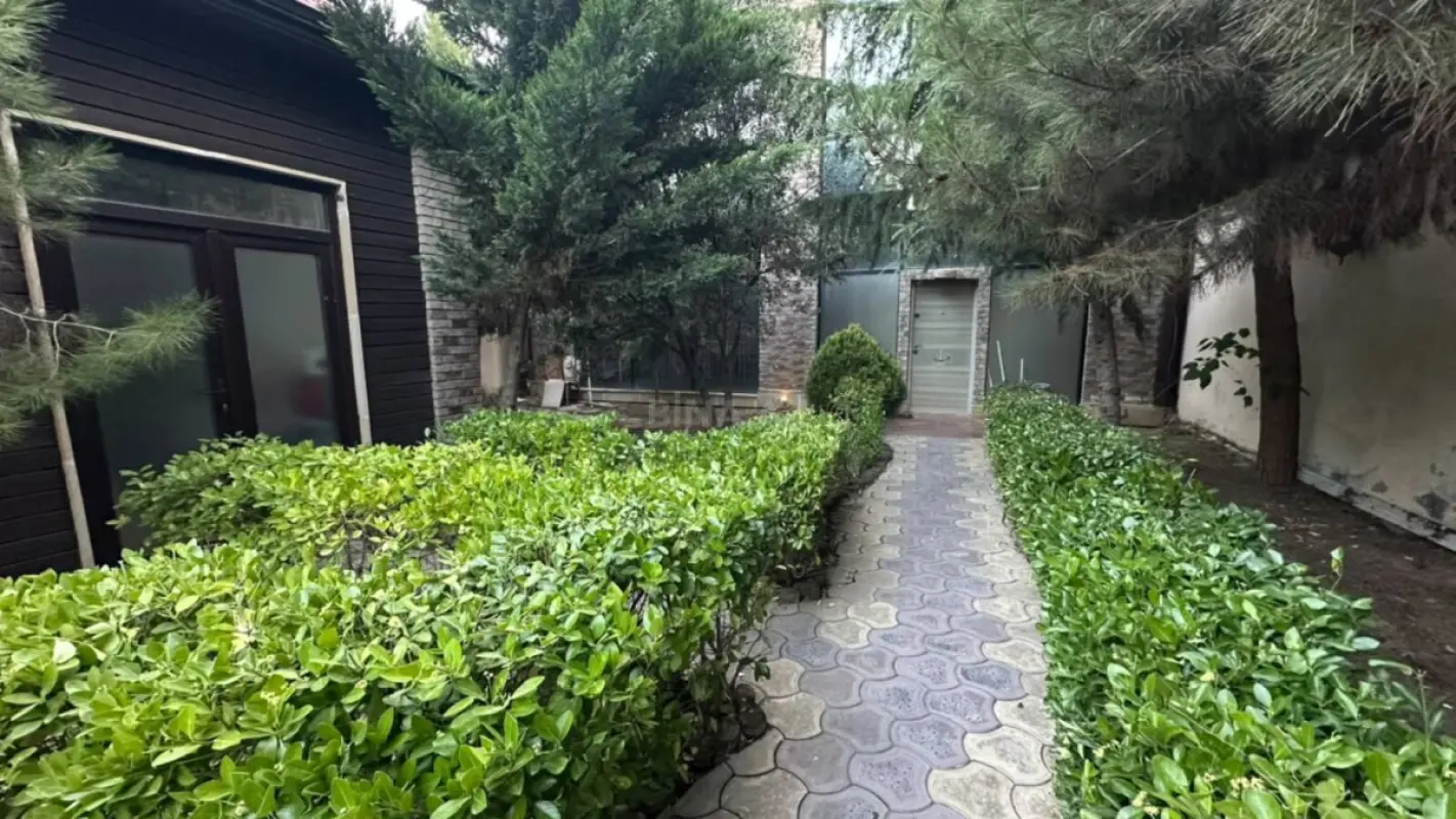 Satılır 4 otaqlı həyət evi 200 m²
