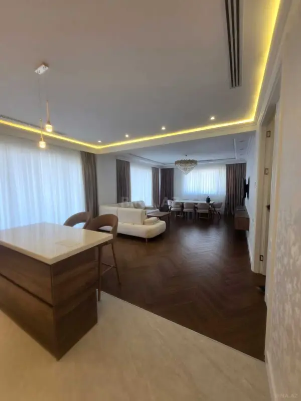 Kirayə verilir 3 otaqlı mənzil 153 m²