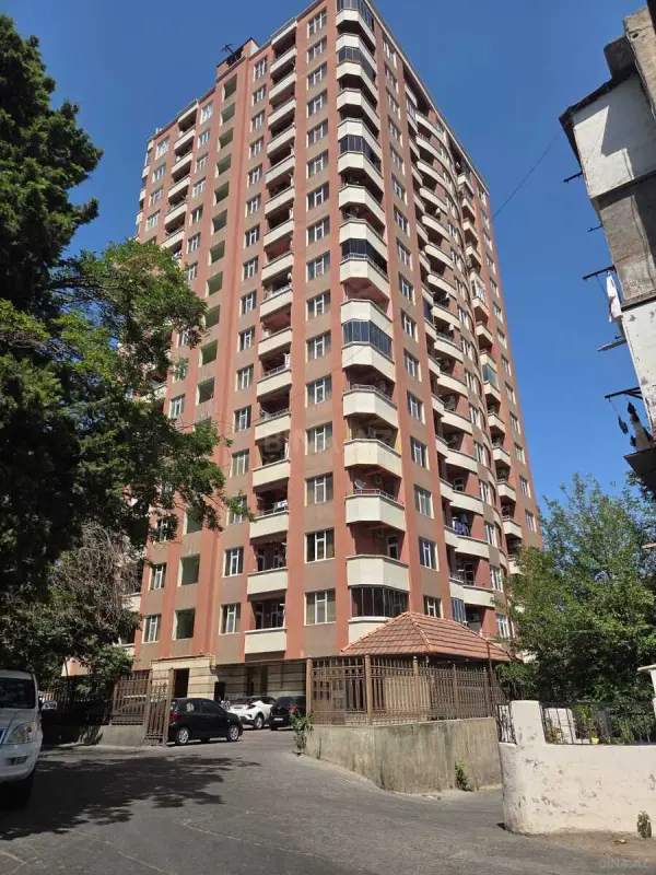 Satılır 3 otaqlı mənzil 118 m²