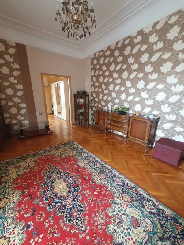 Kirayə verilir 2 otaqlı mənzil 77 m²