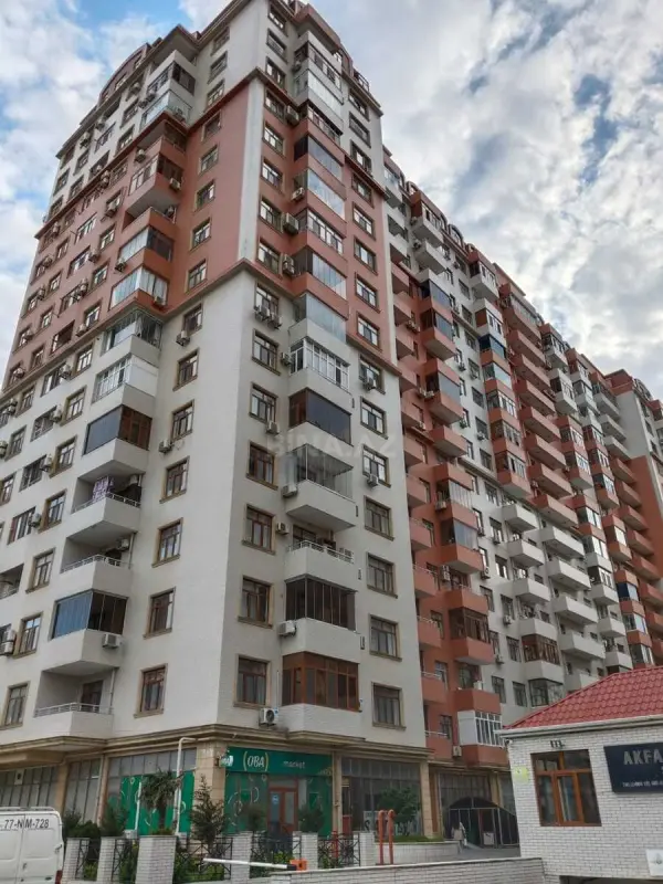 Satılır 2 otaqlı mənzil 72 m²