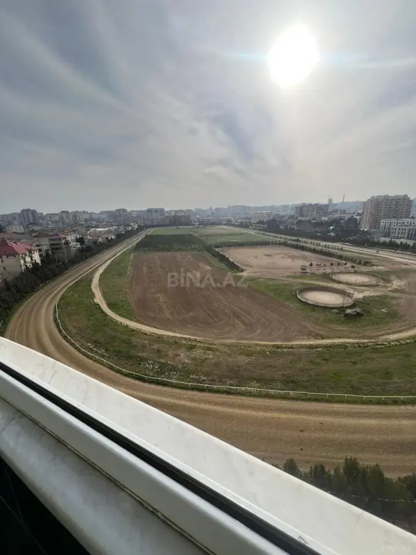Satılır 3 otaqlı mənzil 158 m²