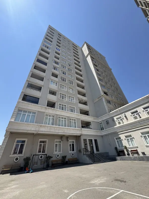 Satılır 4 otaqlı mənzil 170 m²