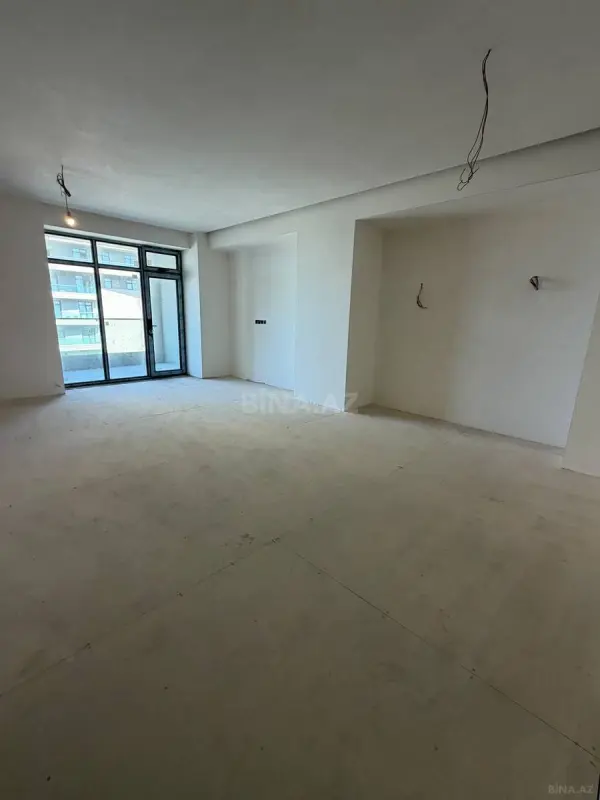 Satılır 4 otaqlı mənzil 178 m²